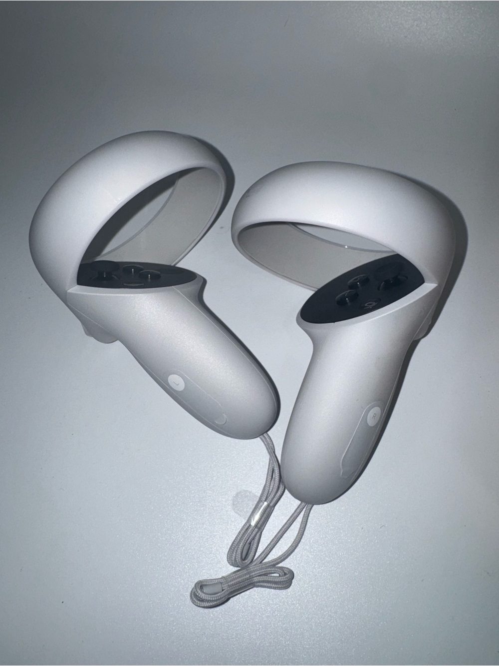 New Oculus Quest 2 128 GB VR Headset with Touch Controllers - White - Picture 7 of 13